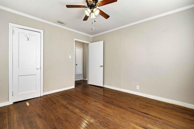 Building Photo - 206 Pinehill Dr