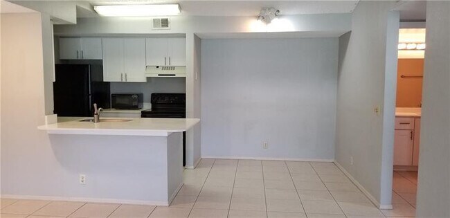 Building Photo - 2986 S University Dr