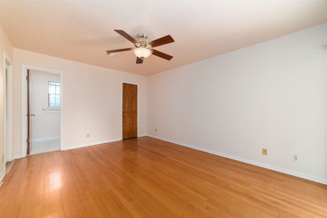Building Photo - 7615 Barberton Dr