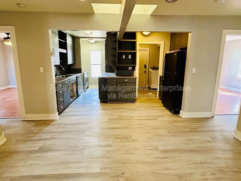 Building Photo - 2519 W Park Pl