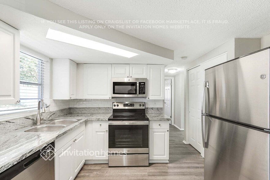 Building Photo - 7935 Fox Hollow Dr