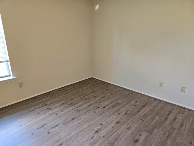 Building Photo - 262 Joyce St