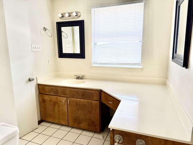 Building Photo - 9645 Siegen Ln