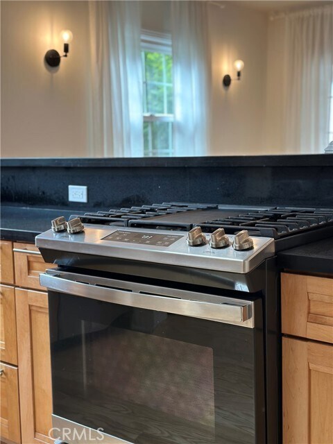 Building Photo - 908 Parkman Ave