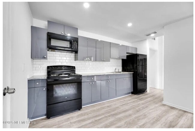 Building Photo - 9155 Sibbald Rd