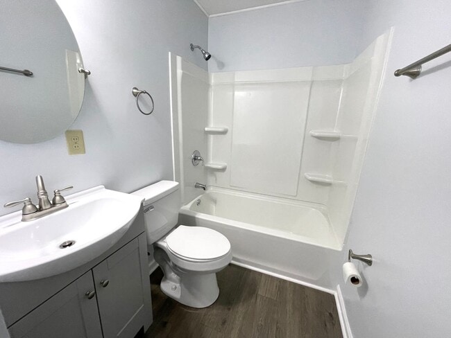 Building Photo - Welcome to Elm Street!