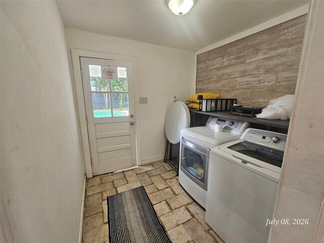 Building Photo - 17911 Beaver Creek Dr