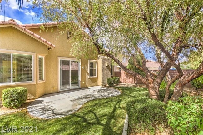 Building Photo - 2121 Silvereye Dr