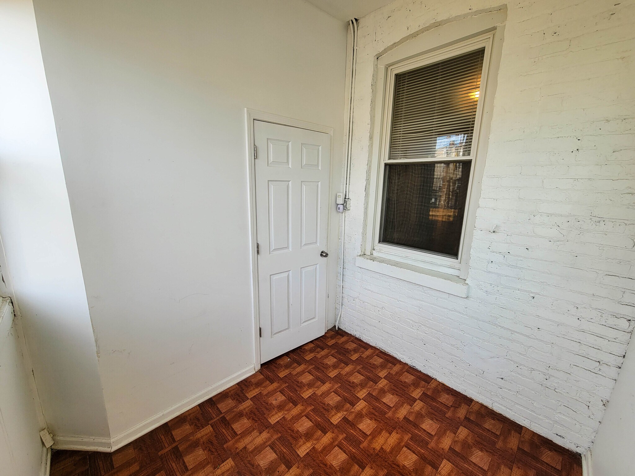 Building Photo - 4226 W Kamerling Ave