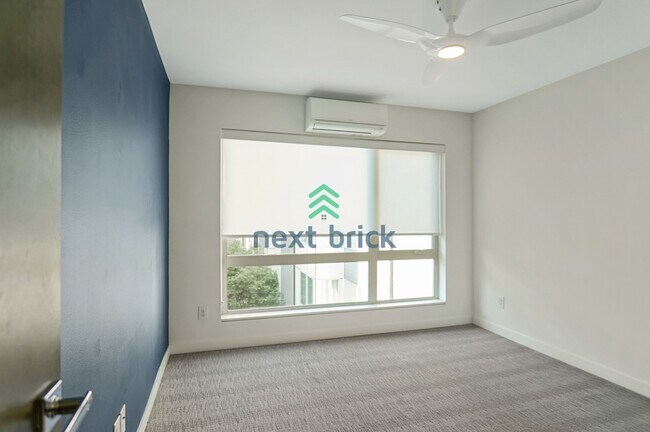 Building Photo - 3 BED & 3 BATH TOWNHOUSE FOR RENT