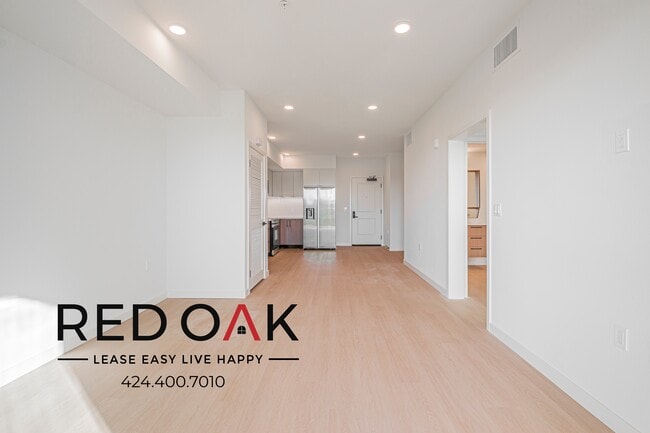 Building Photo - 856 S Gramercy Dr