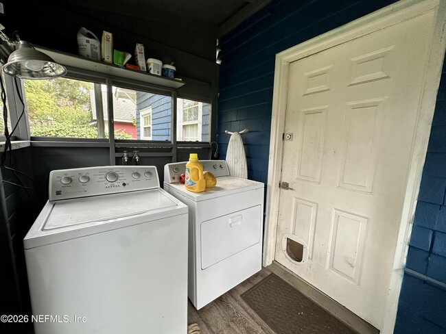 Building Photo - 3867 Herschel St