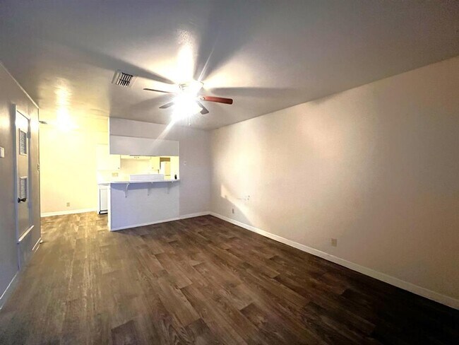Building Photo - 1037 E 44th St