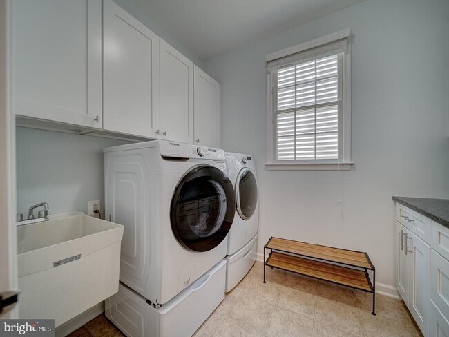 Building Photo - 43320 Barnstead Dr