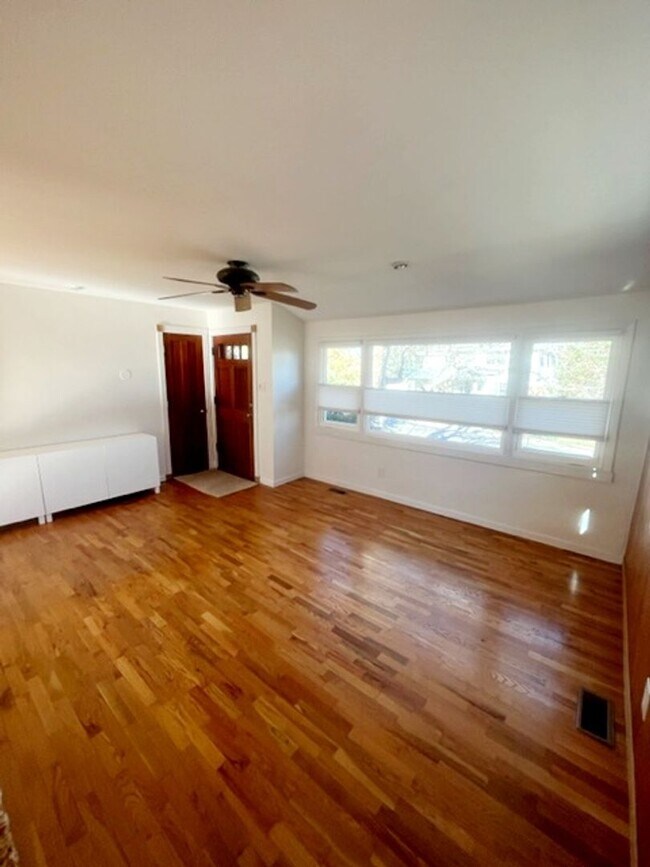 Building Photo - Available August 1, 2026 | PRE-LEASE 2 BED 1 BATH – Updated North Boulder Home Near Trails & Down...