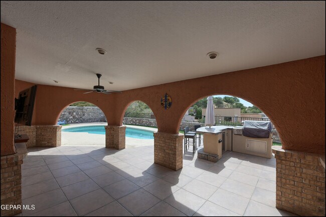 Building Photo - 6412 Via Aventura Dr