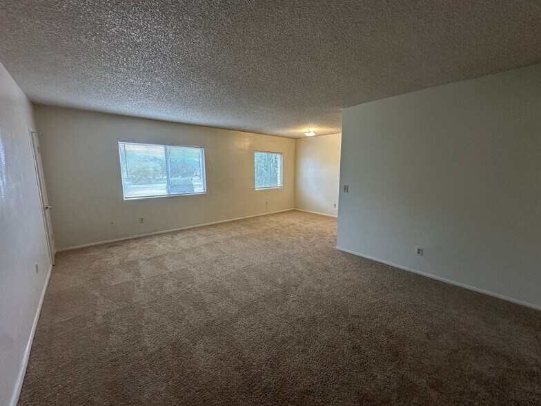 Building Photo - 810 S Kolb Rd