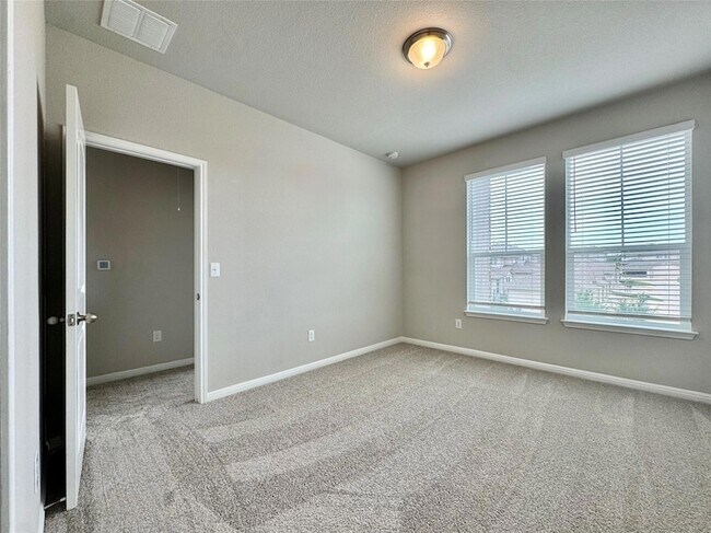 Building Photo - 407 Rhetoric Way