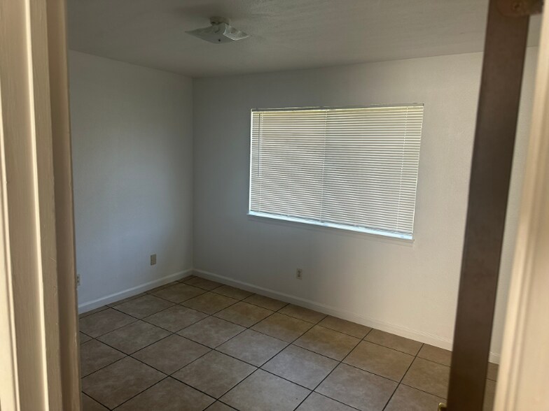 Building Photo - 2440 Stanfield Dr