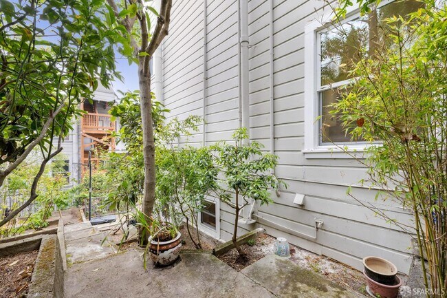 Building Photo - 971 Filbert St