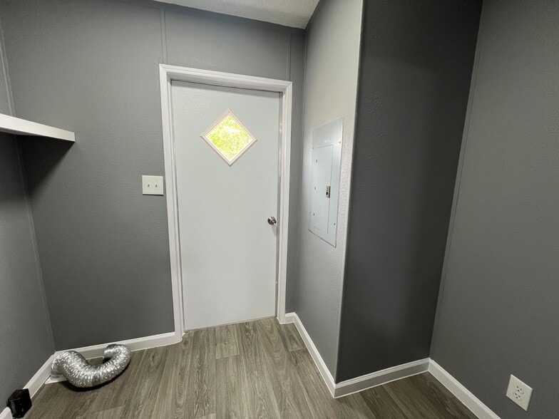 Building Photo - 750 Silent Valley Rd