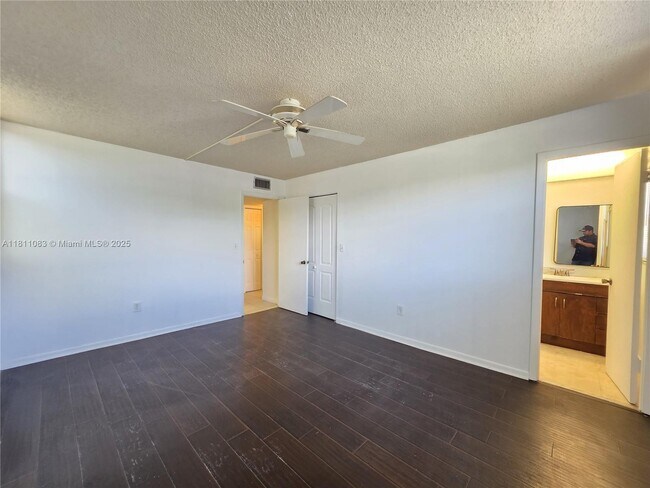 Building Photo - 1830 SW 81st Ave