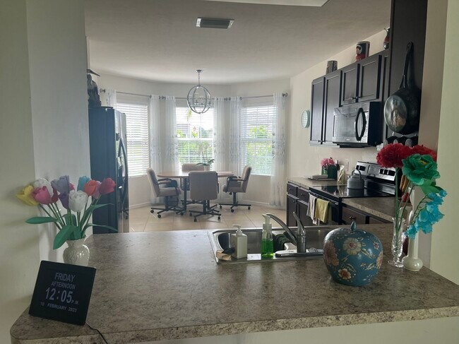 Building Photo - 3501 Acapulco Cir