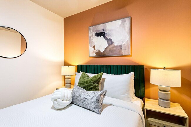 Building Photo - 611 Commerce St