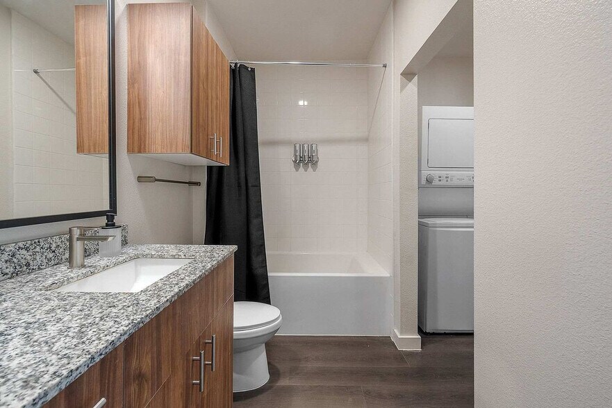 Building Photo - 2232 Empire Central Dr