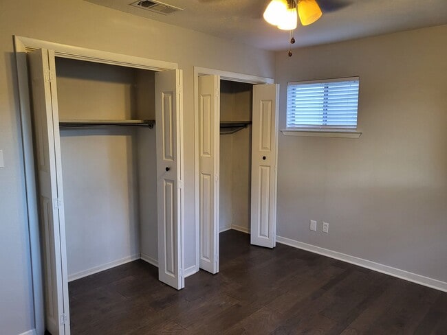 Building Photo - 1713 Chip-N-Dale Dr