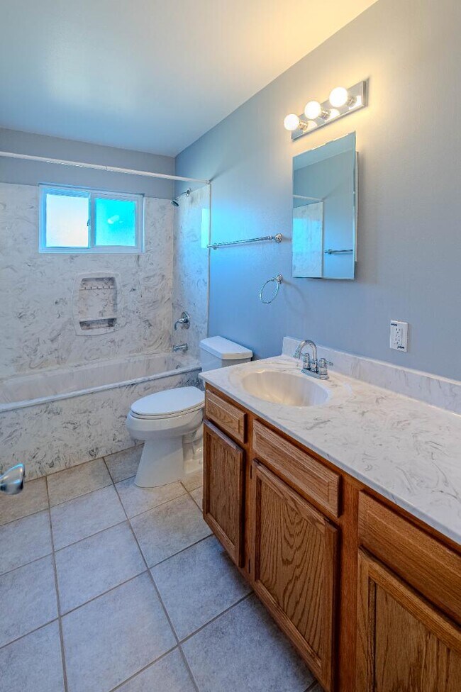 Building Photo - 1321 Delamar Ave NW