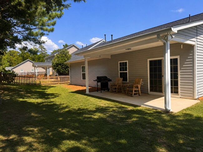 Building Photo - 217 Whispering Oak Ln