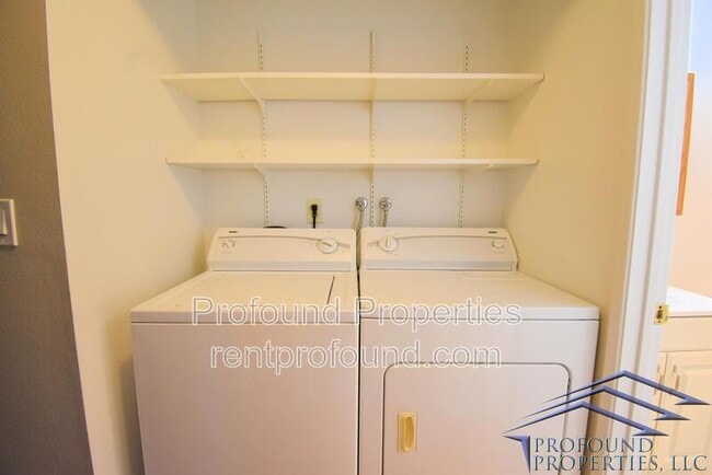 Building Photo - 12225 SW Gingham Ln