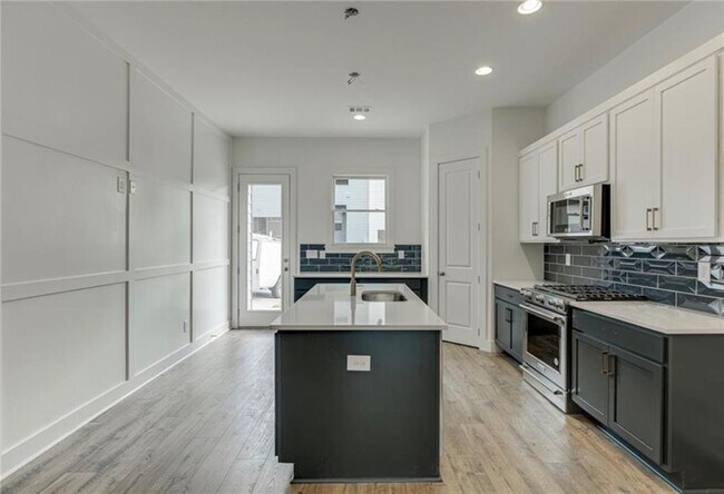 Building Photo - 5603 W Pine St