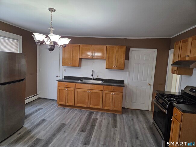 Building Photo - 3 Botsford St