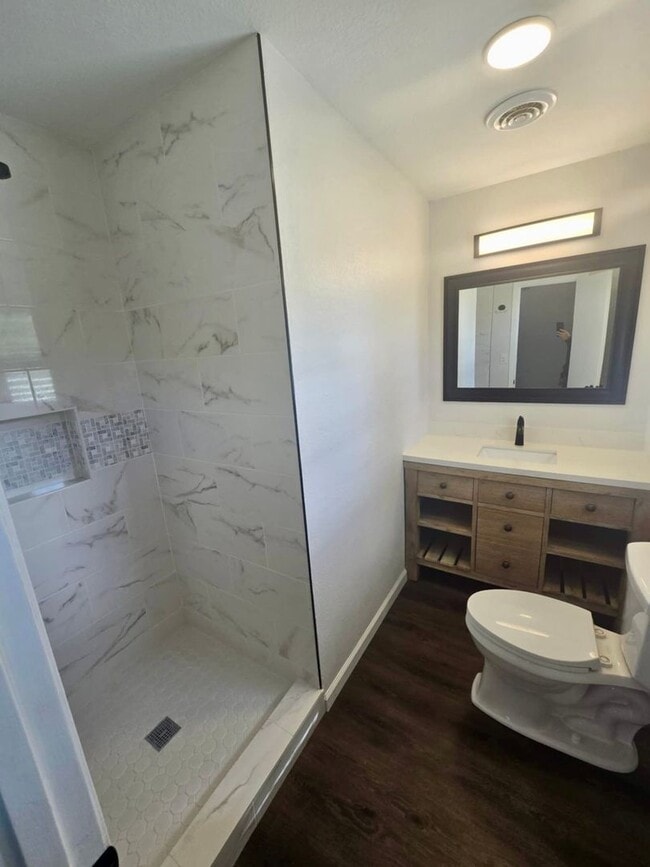 Building Photo - Location Friendly!!