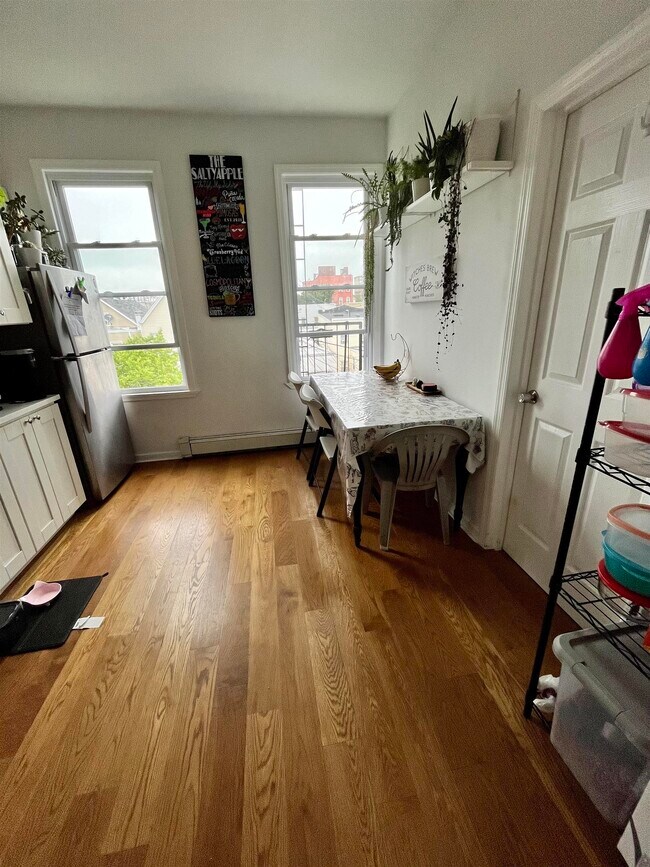 Building Photo - 414 41st St