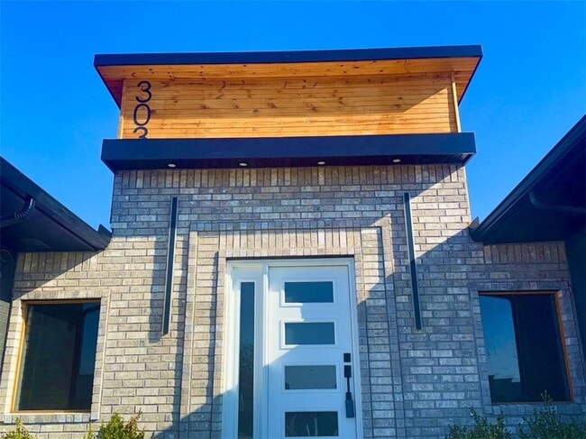 Building Photo - 303 S Promenade Blvd