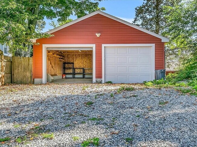 Building Photo - 63 Johnson St