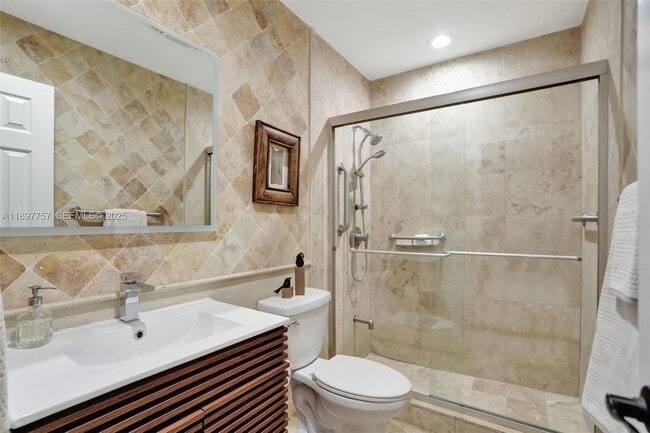 Building Photo - 1128 W Cypress Dr