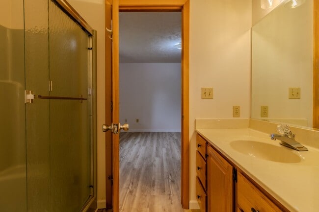 Building Photo - Bright, Beautiful, and Effortlessly Move-In Ready