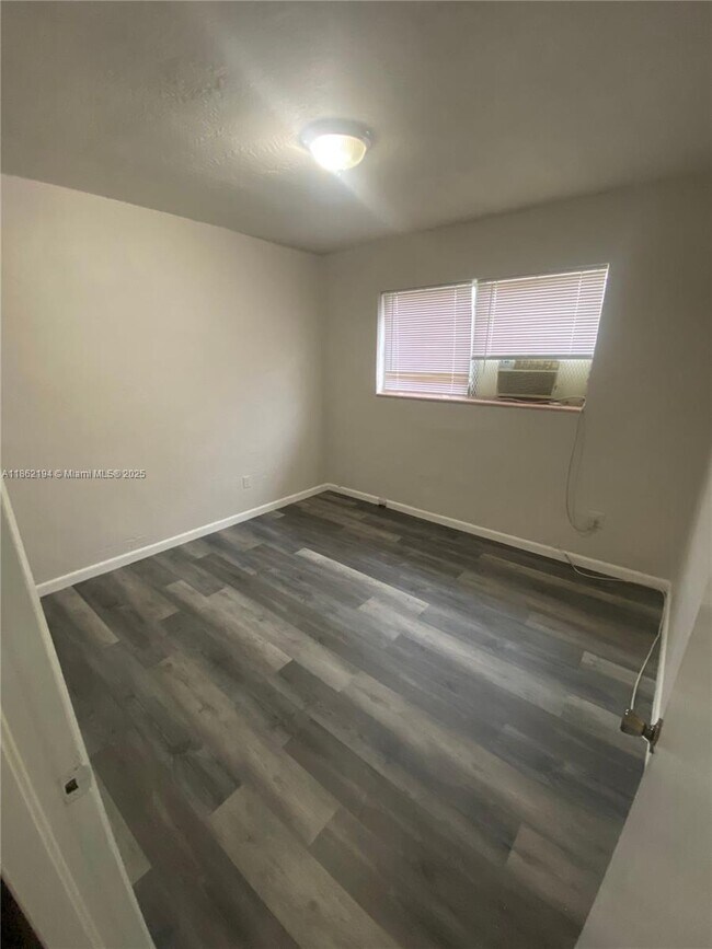 Building Photo - 361 Sharar Ave