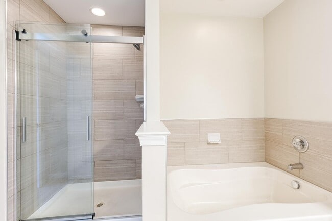 Building Photo - 400 Symphony Cir
