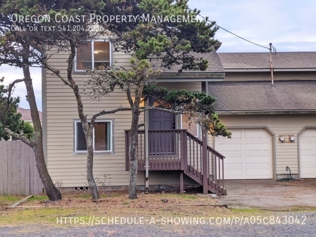 Building Photo - 708 SW Bay St