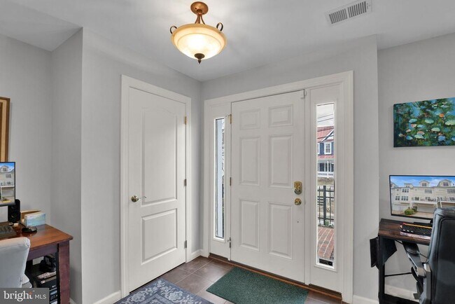 Building Photo - 92 Washington St