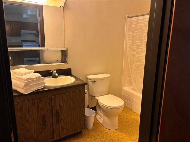 Building Photo - 601 Main St