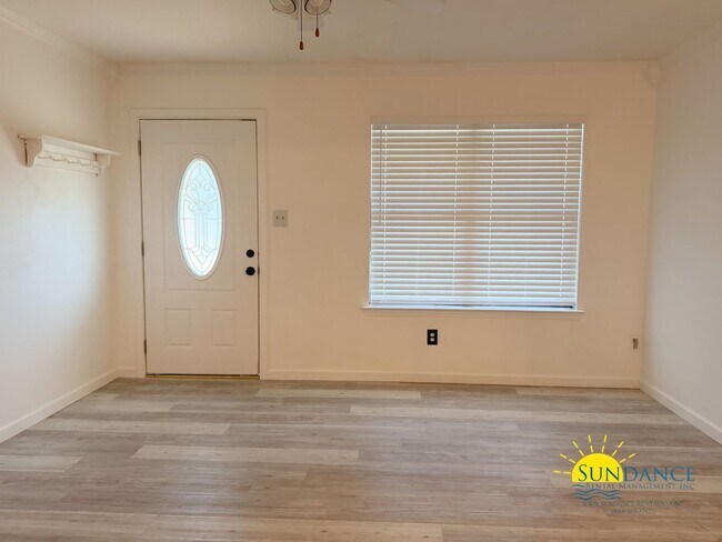 Building Photo - Beautifully Updated 3 Bedroom Home in Mary Esther, near Highway 98!