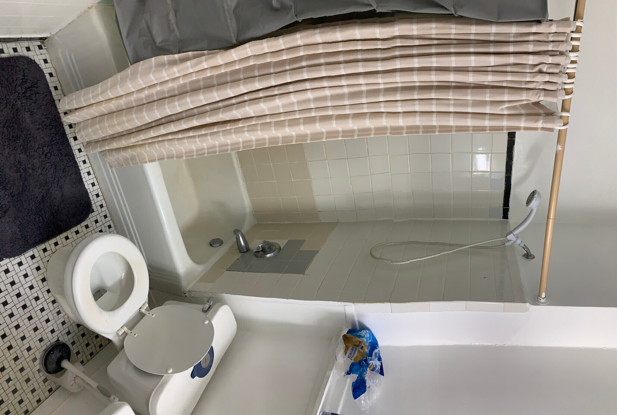 Building Photo - 72 Revere St