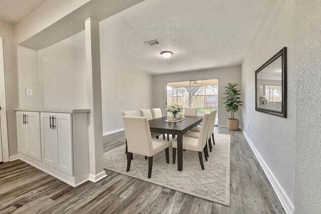 Building Photo - 5115 Hialeah Dr