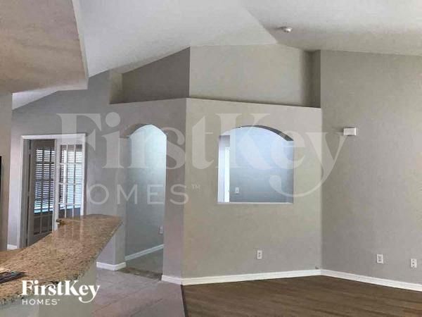 Building Photo - 1002 NE 33rd Ln